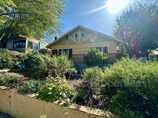 Building Photo - 441 E 7th Ave