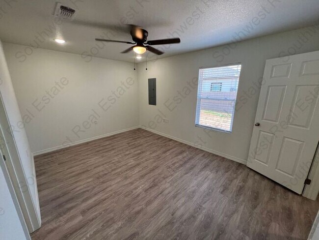 Building Photo - Brand New 2 bedroom 2 bath Duplex- ALL BIL...