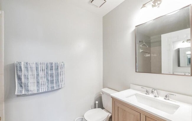 Building Photo - 5834 Wyndham Cir