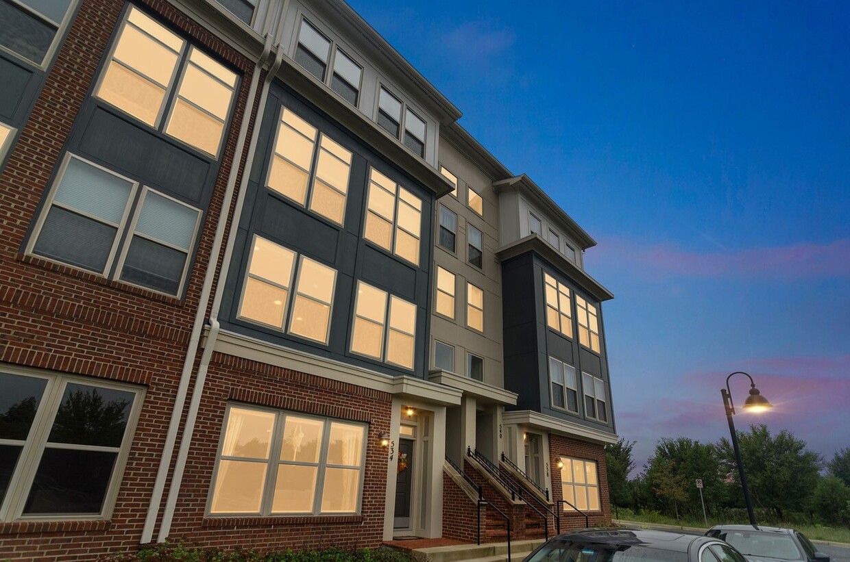 Foto principal - Beautiful and within walking distance to a...
