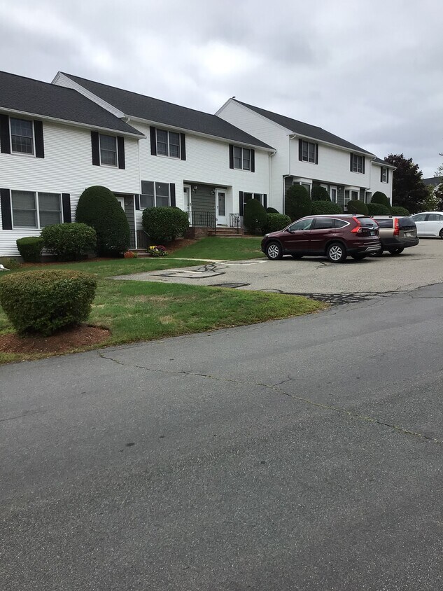 16 Christopher Dr Unit 16, Methuen, MA 01844 Condo for Rent in