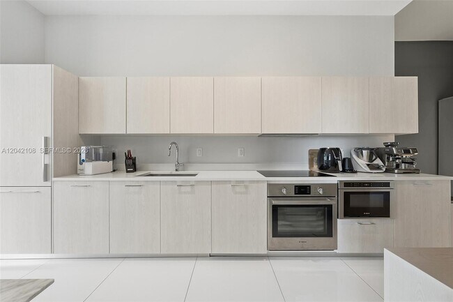 Foto del edificio - 501 NE 31st St