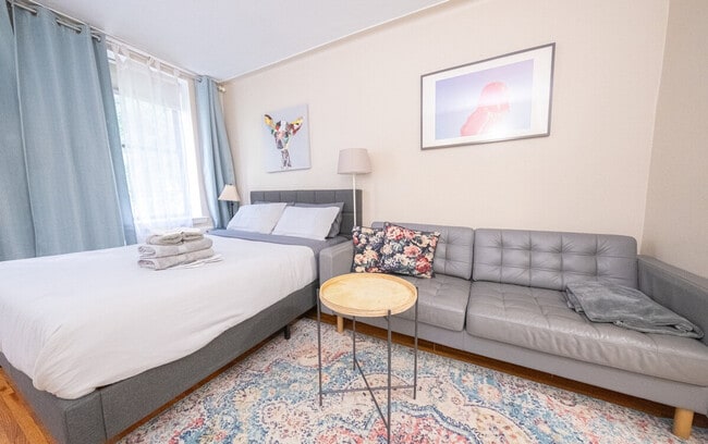 Foto del edificio - 328 E 74th St