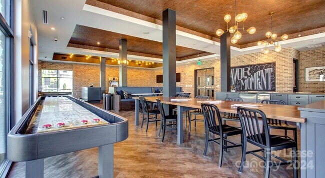 Foto del edificio - 6408 Providence Farm Ln