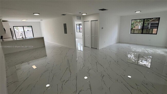Foto del edificio - 15803 NW 39th Pl