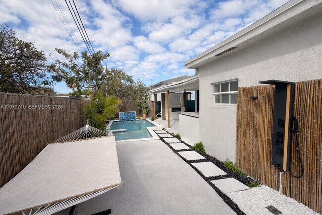 Foto del edificio - 2804 NW 7th Ave