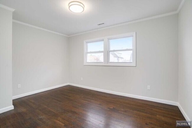 Building Photo - 67 Halstead Ave