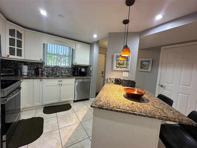 Foto del edificio - 17801 N Bay Rd