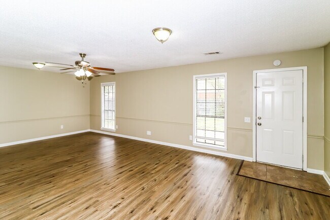 Building Photo - 4784 Ross Rd