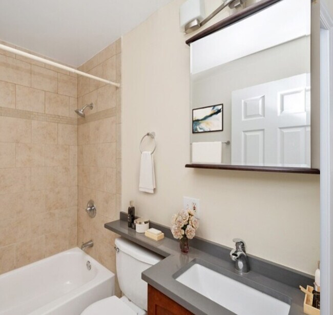 Foto del edificio - 555 W Arlington Pl