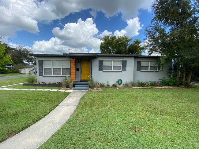 Building Photo - 2201 Delaney Ave