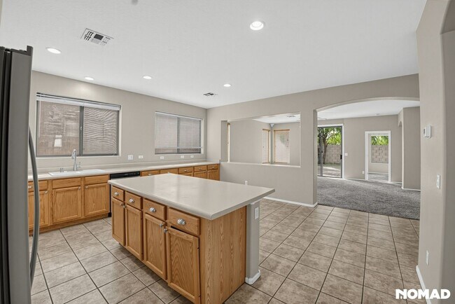 Foto del edificio - 3314 N 126th Dr