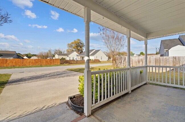 Foto del edificio - One-Story 3-Bedroom Home in Heart of Knightdale