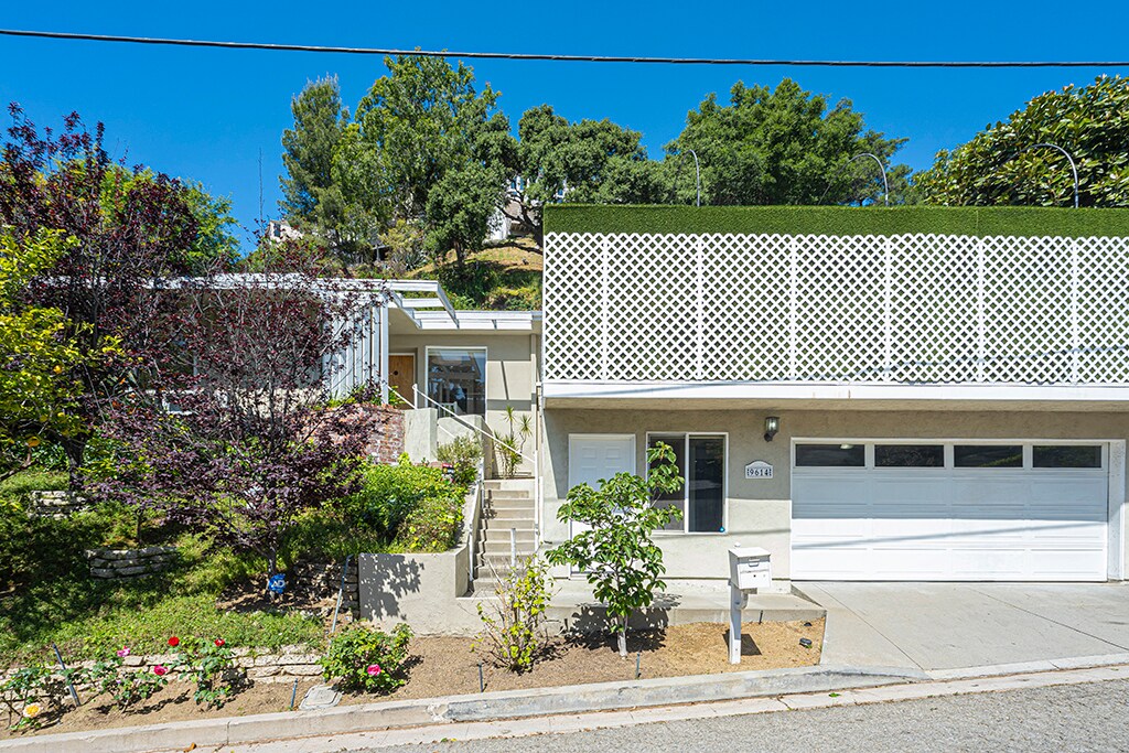 Foto principal - 9614 Heather Rd