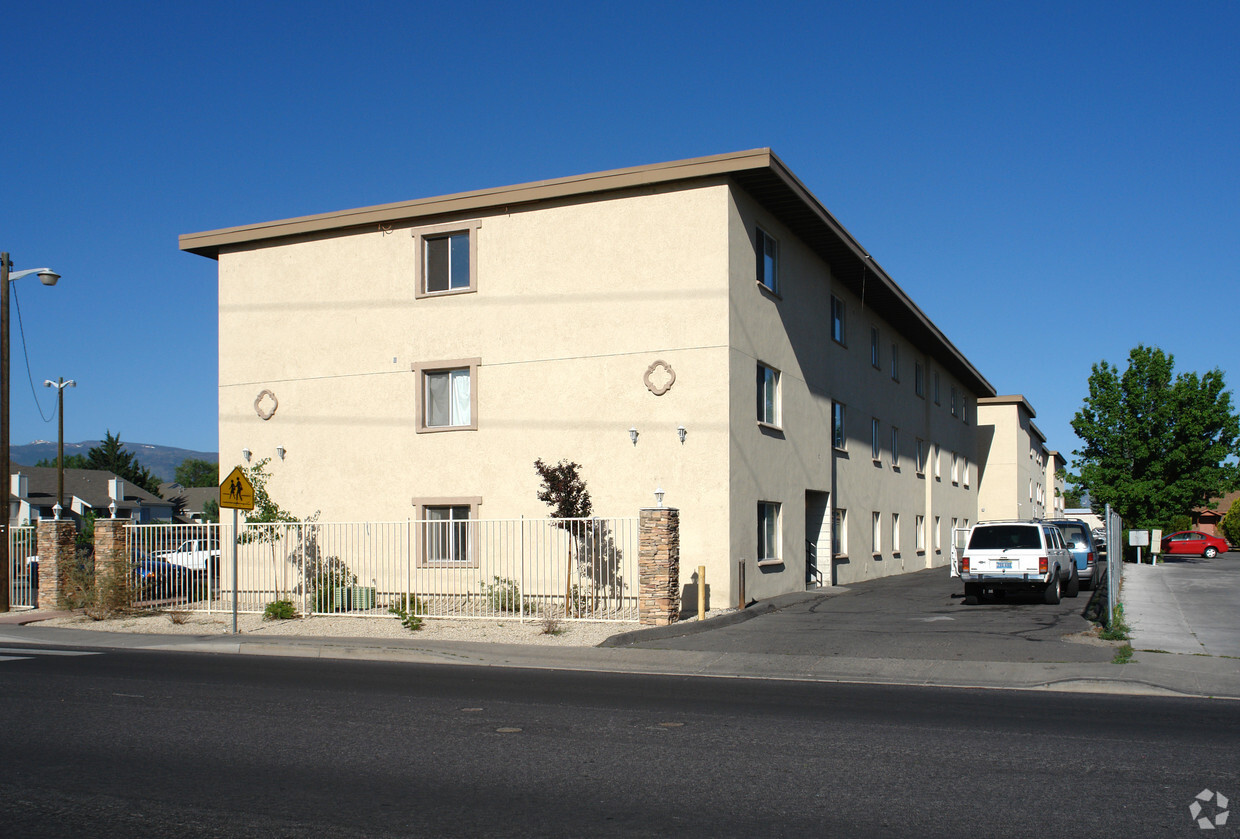 Building Photo - Belle Haven Apartments