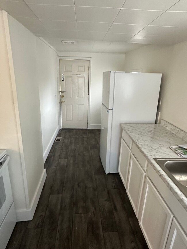 Foto del edificio - Newly remodeled 1 bed/1 bath home w/fenced...