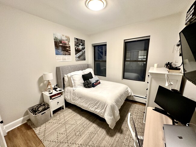 Foto del edificio - 829-833 Beacon Unit 504