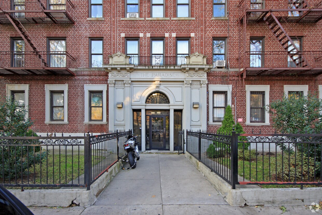 Building Photo - 446 Saint John Pl