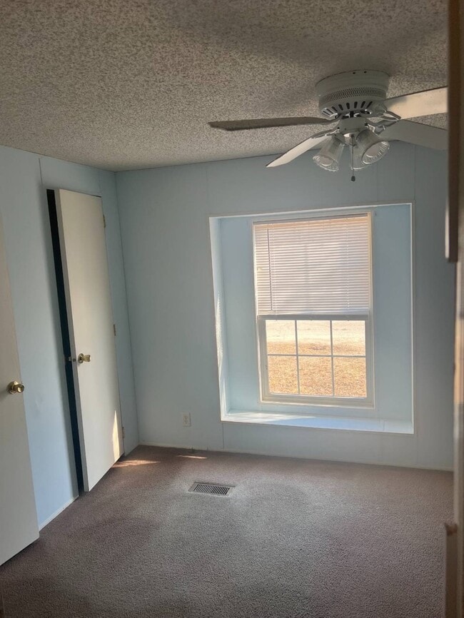 Building Photo - 200 E Zora St