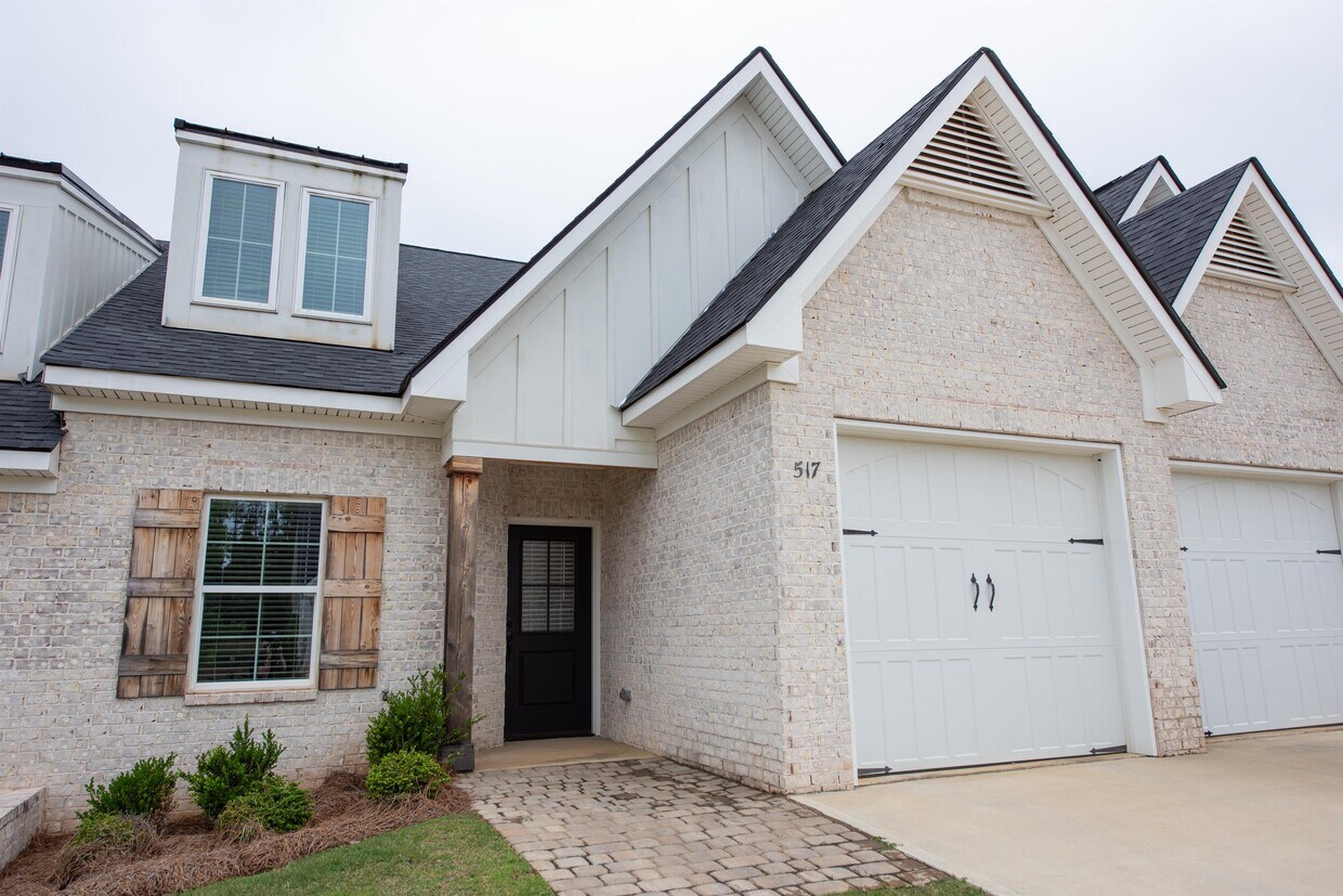 Primary Photo - 517 Cloverdale Dr