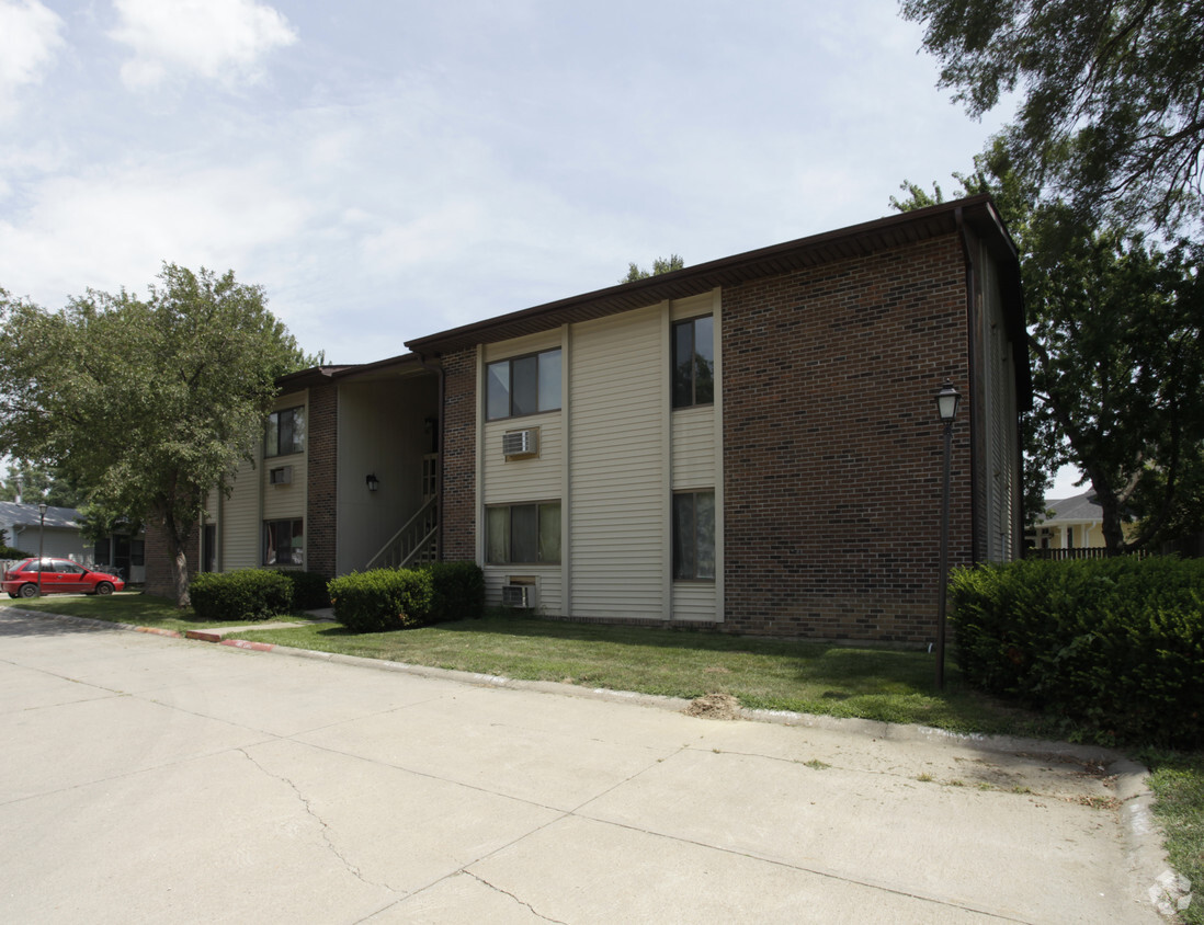 Primary Photo - Eaglewood Court Apartments