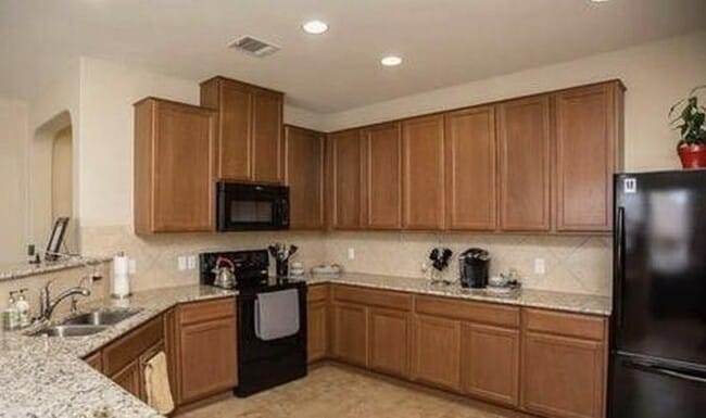 Foto del edificio - 236 Matthews Ln