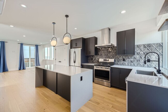 Foto del edificio - Stunning 3 Bed 1.75 Bath BRAND NEW CONSTRU...