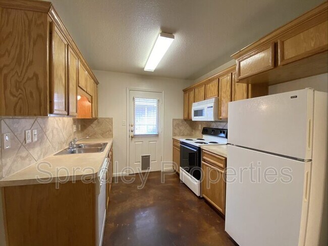 Building Photo - 5510A Luxor Dr