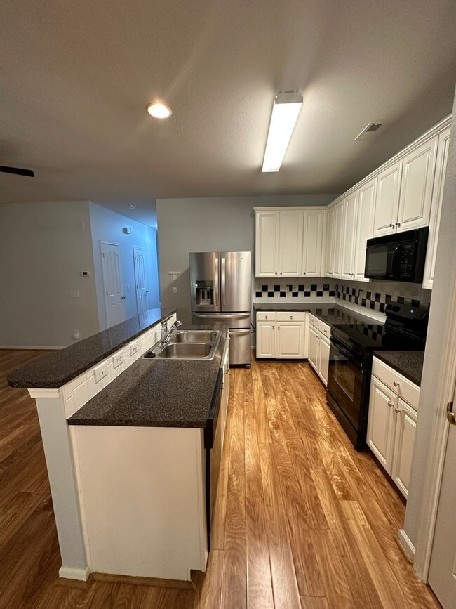 Building Photo - Cute 2BR/2.5BA in Ballantyne