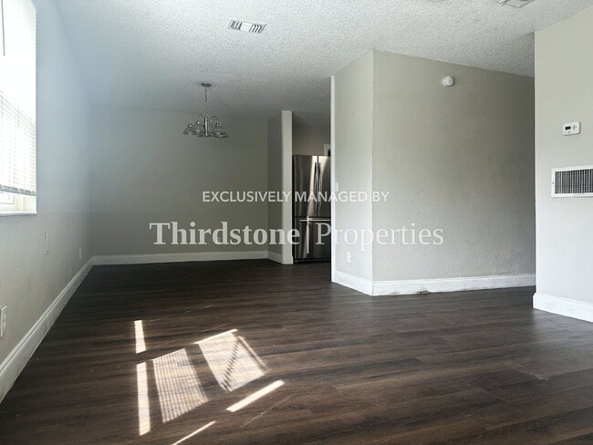 Building Photo - 8544 Oak Leaf Rd