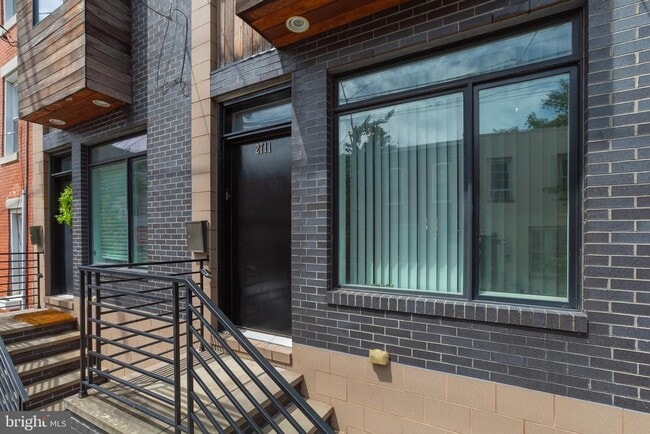 Foto del edificio - Modern 3 Bedroom 2.5 Bath Available In Fai...