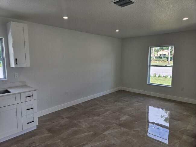 Foto del edificio - 5029 Sunrise Blvd