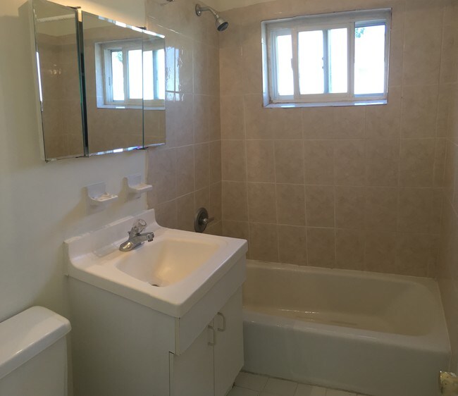 Bathroom - 100 Lanecrest Ave