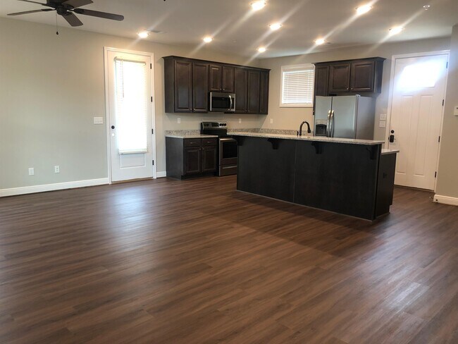 Foto del edificio - 1001 Elmwood Dr