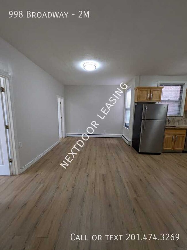 Building Photo - 998 Broadway-2M
