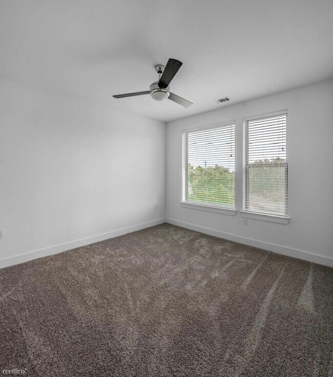 Building Photo - 2 br, 2 bath Condo - 1309 Leander Dr  + Ga...