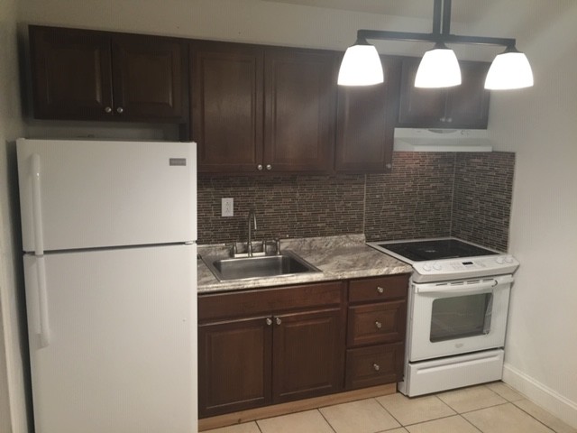 Kitchen - 4316 E Wingohocking St