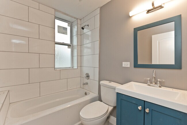Building Photo - Beautiful 3B 2B in Humboldt Park right nex...