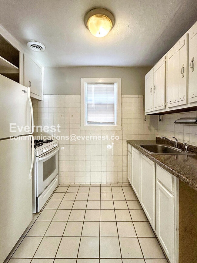 Foto del edificio - 3 Bed, 1 Bath Home with Off-Street Parking / Pet-Friendly / Vouchers Accepted / Available now!