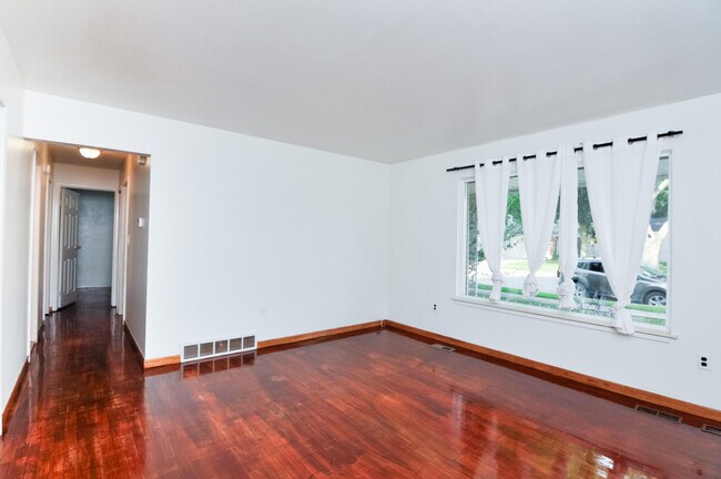 Foto del edificio - 8807 Tavistock Dr