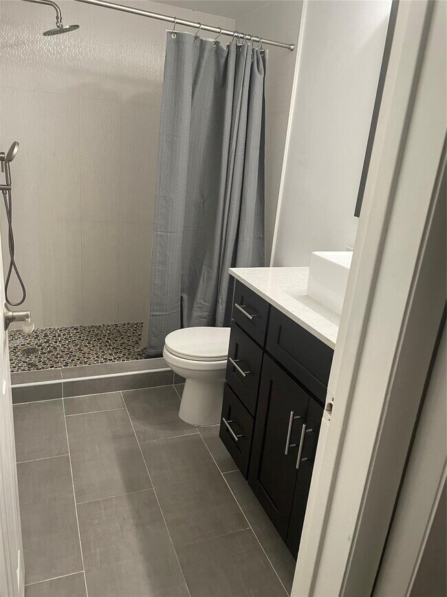 Foto del edificio - 698 NE Spanish River Blvd