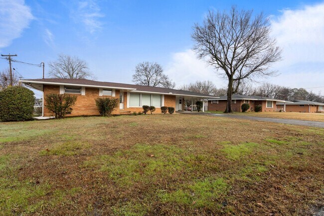 Foto del edificio - 3 br, 2 bath House - 6111 Nottingham Dr.