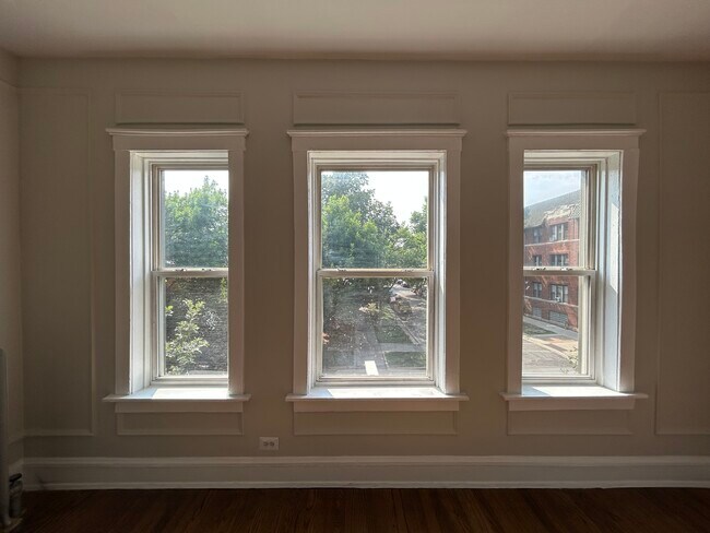 Foto del edificio - 2648 N Spaulding Ave