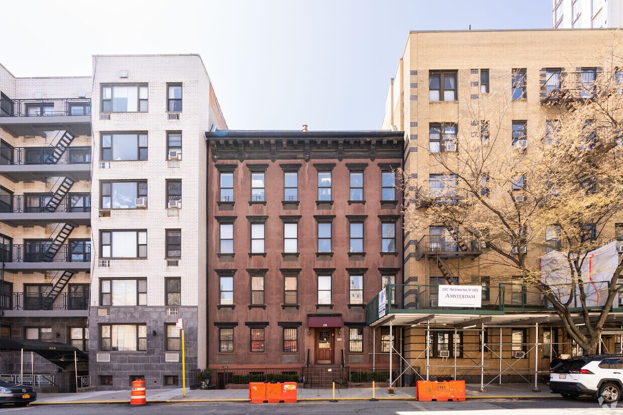 Primary Photo - MAISONETTE-E