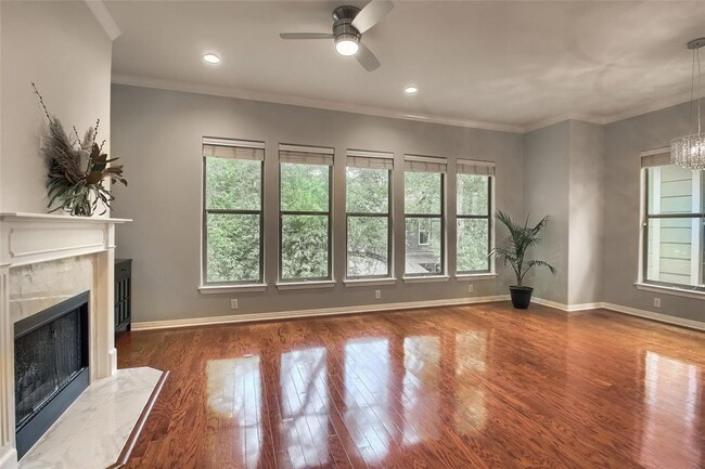 Foto del edificio - 1115 Kinney Ave