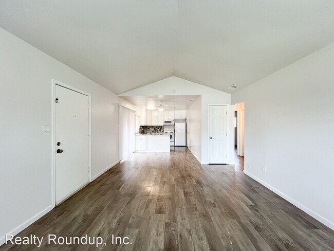 Building Photo - 2 br, 1 bath House - 8617 La Riviera Dr Un...
