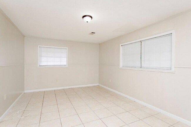 Foto del edificio - 13601 Goodwood Dr