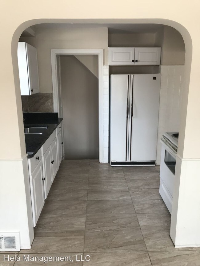 Building Photo - 3 br, 1 bath House - 21217 Redmond
