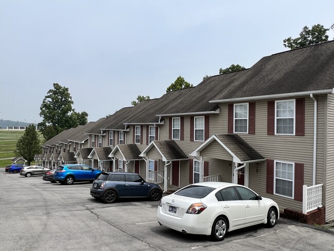 Foto del edificio - 417 Fairgrounds Rd