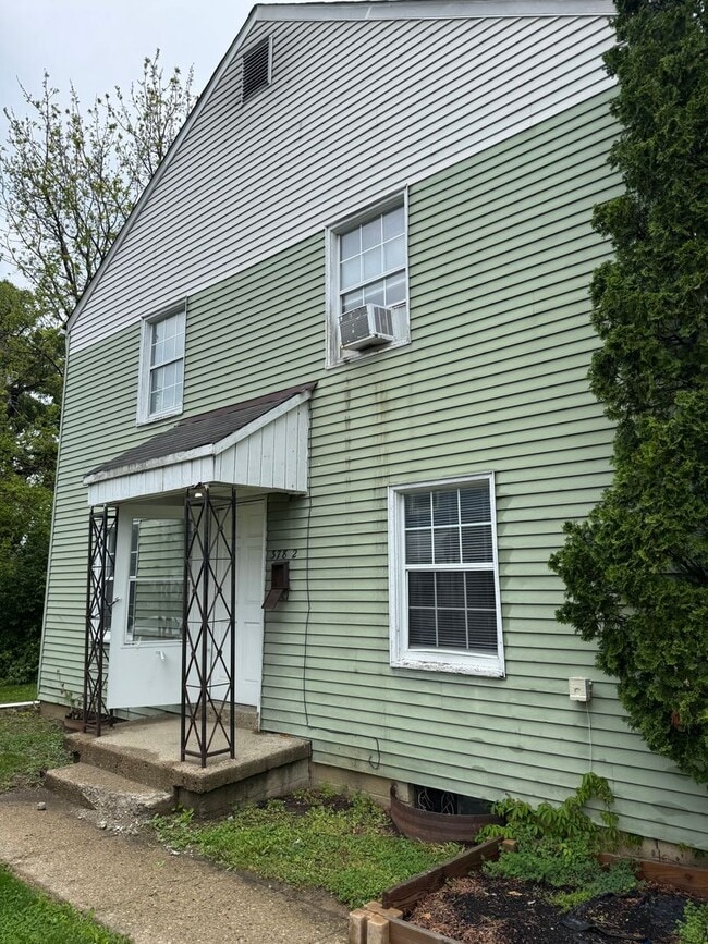 Building Photo - 378 N Roosevelt Ave